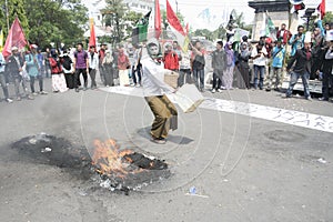Monologue started rallies students