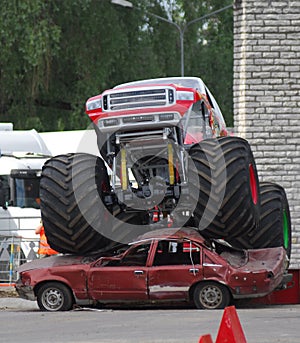 Netvor nákladní auto 