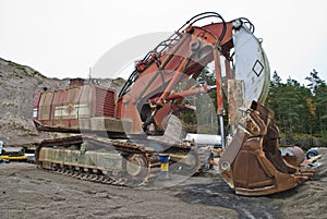 Monstrous crawler excavator, angle 2