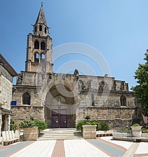 Montagnac, gothic church