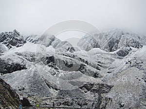 MontaÃÂ±as nevadas photo