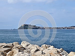 Monte di Procida - Procida dal molo sopraflutto di Acquamorta