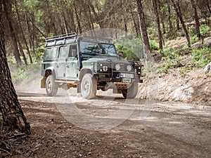 Land Rover Defender 110