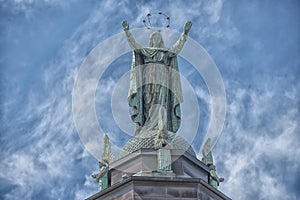 Montreal church copper statue