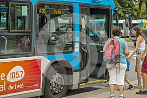 Montreal scene public bus