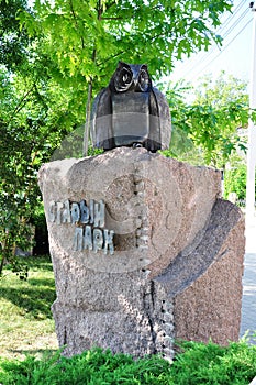 Monument owl