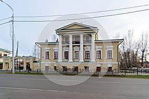 The monument of Russian architecture is the house of Fyodor Dementiev 1820s on Lenin Street in the historical center of