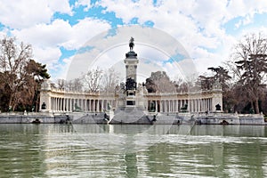 Monument to Alfonso XII and colonnade near pond photo