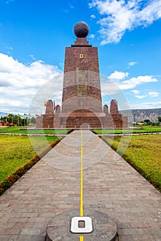 Monumento sobre el ecuador 