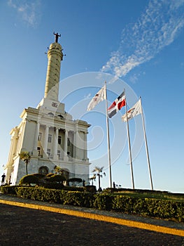 Monumento sobre el héroes de dominicano 