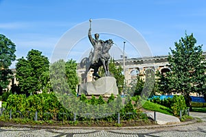 Monument to hetman Petro Sagaidachnyi in Kiev, Ukraine photo