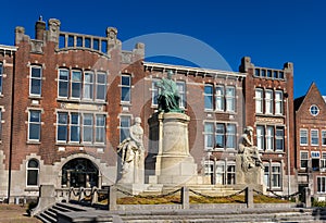 Monument to Jacobus Henricus van 't Hoff in Rotterdam