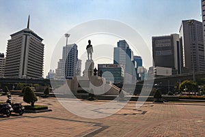 Monument to King Rama VI and the skyscrapers of Silom in the background