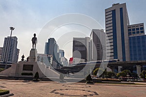 Monument to King Rama VI and the skyscrapers of Silom in the background