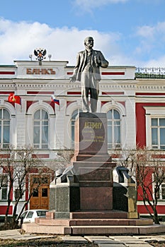 Monument to Lenin in front of former Bank building on Big Moskow (Bilshaya Moskowskaya) street, Vladimir, Russia