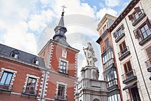 Monument to man and dog on Plaza Provincia in Madrid