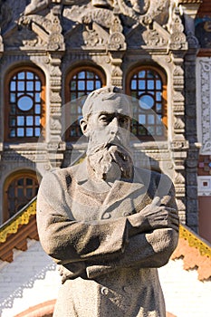 Monument to Pavel Mikhailovich Tretyakov against the background