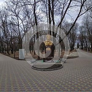 Monument to Pushkin in Pushkin Park in Kramatorsk photo