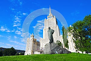 Monument to Taras Shevchenko in Ukraine Hotel photo