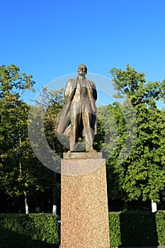 Monument to Vladimir Lenin in park