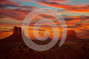 Monument Valley sunset Mittens and Merrick Butte