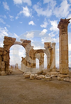 The monumental arch Palmyra