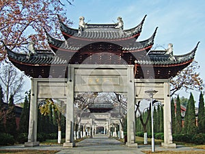 Monumental gateways