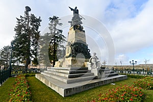 Monumento a los Heroes del 2 de Mayo - Segovia, Spain photo