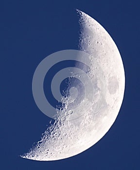 Moon details observing on day sky