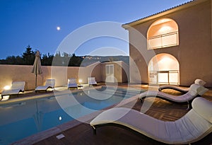 Moonrise in the pool