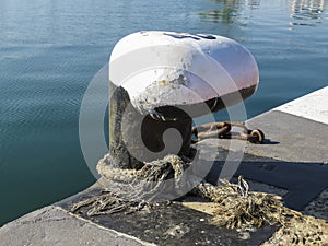 Mooring bollard