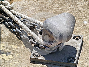 Mooring bollard and naval rope