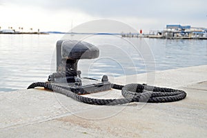 Mooring Bollard-Yacht Sailing Dockside Rope