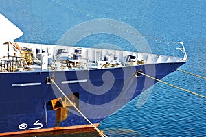 Mooring cleat with hawser photo