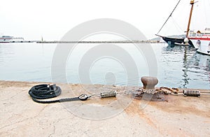 Mooring space with rusty knob chain rope