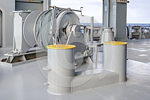 Mooring winch and bollard