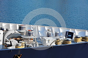 Mooring winch with hawser