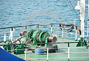 Mooring winch with hawser