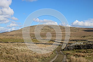 Moorland track, dry stone walls, Fountains fell