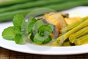 Moringa dish with fish and mint