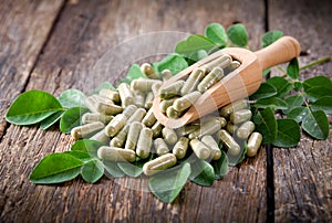 Moringa leaves and capsules