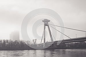 Ranná hmla nad Dunajom v Bratislave