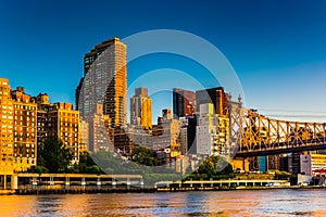 Morning light on the Manhattan skyline and Queensboro Bridge, se