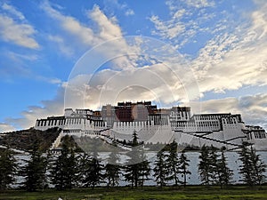 The morning sky of Potala Palace