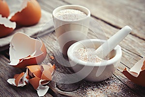 Mortar of crushed eggshell, whole and powdered eggshells, natural calcium. photo