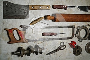 Mortara 09/10/2019 : cleaver, knife and saw and scissors