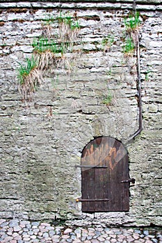 Mortor wall with door