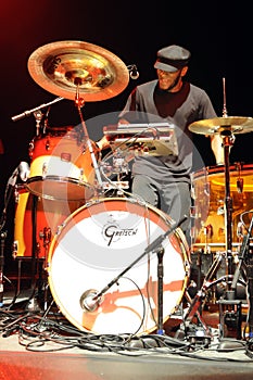 Mos Def performing live.