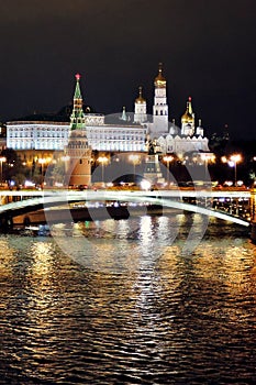 Moskva kremeľ v noci. farba 