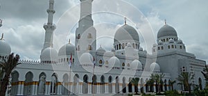 Mosque The biggest mosque in Central Java abu dhabi uni emirat arab Mosque Agung Sheikh Zayed